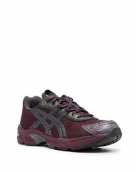 dunkelrote Sportschuhe von Asics