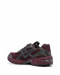 dunkelrote Sportschuhe von Asics