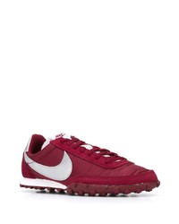 dunkelrote Sportschuhe von Nike