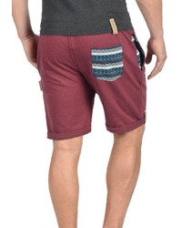 dunkelrote Sportshorts von INDICODE