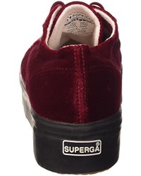 dunkelrote Turnschuhe von Superga