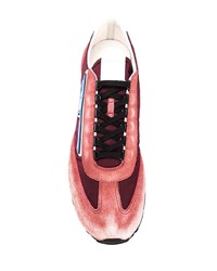 dunkelrote Wildleder niedrige Sneakers von Prada