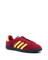 dunkelrote Wildleder niedrige Sneakers von adidas