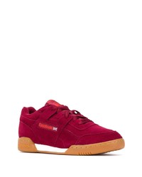 dunkelrote Wildleder niedrige Sneakers von Reebok