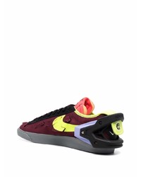 dunkelrote Wildleder niedrige Sneakers von Nike