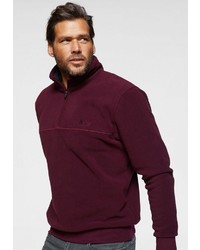 dunkelroter Fleece-Pullover mit einem Reißverschluss am Kragen von mans world