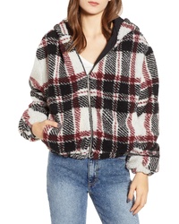 dunkelroter Fleece-Pullover mit einem Reißverschluß