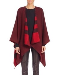 dunkelroter Poncho