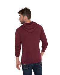 dunkelroter Pullover mit einem Kapuze von Camp David