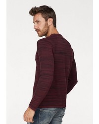 dunkelroter Pullover mit einem Rundhalsausschnitt von Chasin'