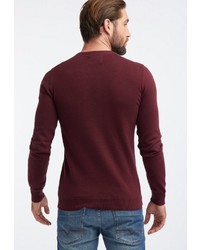 dunkelroter Pullover mit einem V-Ausschnitt von Petrol Industries