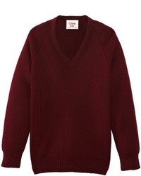 dunkelroter Pullover mit einem V-Ausschnitt
