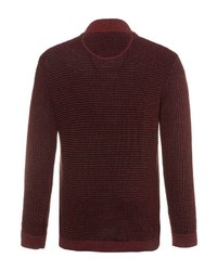 dunkelroter Pullover mit einem zugeknöpften Kragen von JP1880