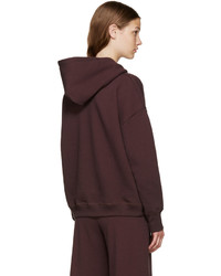 dunkelroter Pullover mit einer Kapuze von Simon Miller