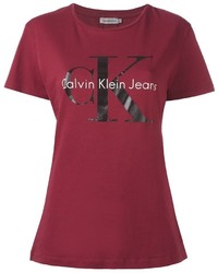 dunkelrotes bedrucktes T-Shirt mit einem Rundhalsausschnitt von Calvin Klein Jeans