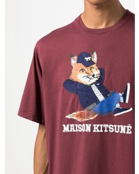 dunkelrotes bedrucktes T-Shirt mit einem Rundhalsausschnitt von MAISON KITSUNÉ