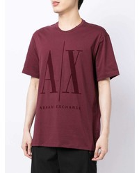 dunkelrotes bedrucktes T-Shirt mit einem Rundhalsausschnitt von Armani Exchange