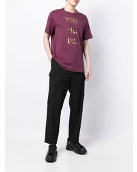 dunkelrotes bedrucktes T-Shirt mit einem Rundhalsausschnitt von Armani Exchange