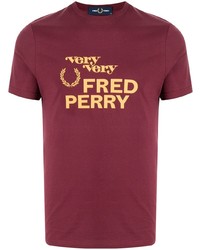 dunkelrotes bedrucktes T-Shirt mit einem Rundhalsausschnitt von Fred Perry