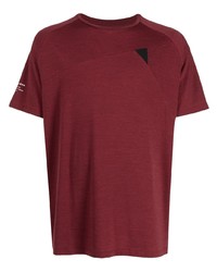dunkelrotes bedrucktes T-Shirt mit einem Rundhalsausschnitt von Klättermusen