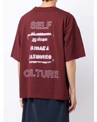 dunkelrotes bedrucktes T-Shirt mit einem Rundhalsausschnitt von Maison Mihara Yasuhiro
