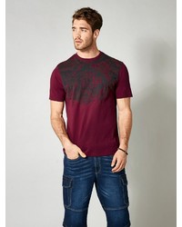 dunkelrotes bedrucktes T-Shirt mit einem Rundhalsausschnitt von MEN PLUS BY HAPPY SIZE