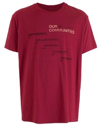 dunkelrotes bedrucktes T-Shirt mit einem Rundhalsausschnitt von OSKLEN
