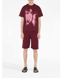 dunkelrotes bedrucktes T-Shirt mit einem Rundhalsausschnitt von Burberry