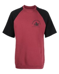 dunkelrotes bedrucktes T-Shirt mit einem Rundhalsausschnitt von Raf Simons
