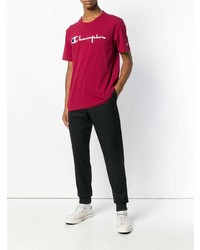 dunkelrotes bedrucktes T-Shirt mit einem Rundhalsausschnitt von Champion