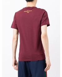 dunkelrotes bedrucktes T-Shirt mit einem Rundhalsausschnitt von Fred Perry