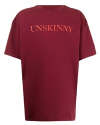 dunkelrotes bedrucktes T-Shirt mit einem Rundhalsausschnitt von Vetements