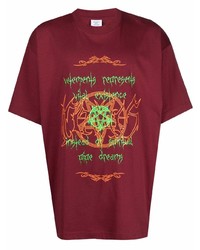 dunkelrotes bedrucktes T-Shirt mit einem Rundhalsausschnitt von Vetements