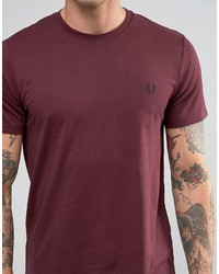 dunkelrotes T-Shirt mit einem Rundhalsausschnitt von Fred Perry