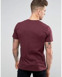 dunkelrotes T-Shirt mit einem Rundhalsausschnitt von Fred Perry