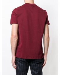 dunkelrotes T-Shirt mit einem Rundhalsausschnitt von Calvin Klein