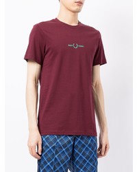 dunkelrotes T-Shirt mit einem Rundhalsausschnitt von Fred Perry