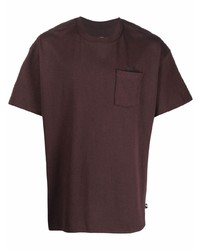 dunkelrotes T-Shirt mit einem Rundhalsausschnitt von Nike