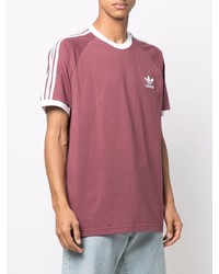 dunkelrotes T-Shirt mit einem Rundhalsausschnitt von adidas