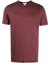 dunkelrotes T-Shirt mit einem Rundhalsausschnitt von Sunspel