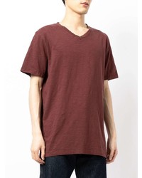 dunkelrotes T-Shirt mit einem V-Ausschnitt von 7 For All Mankind