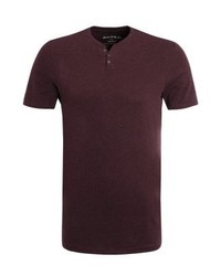 dunkelrotes T-shirt mit einer Knopfleiste von Celio