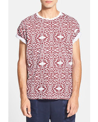 dunkelrotes T-shirt mit geometrischem Muster