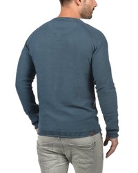 dunkeltürkiser Pullover mit einem V-Ausschnitt von BLEND
