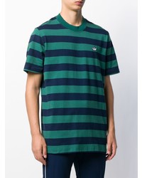 dunkeltürkises horizontal gestreiftes T-Shirt mit einem Rundhalsausschnitt von adidas