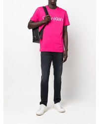 fuchsia bedrucktes T-Shirt mit einem Rundhalsausschnitt von Calvin Klein