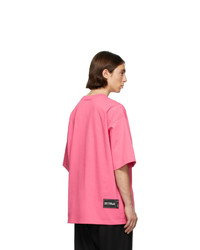 fuchsia bedrucktes T-Shirt mit einem Rundhalsausschnitt von We11done