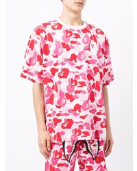 fuchsia Camouflage T-Shirt mit einem Rundhalsausschnitt von A Bathing Ape