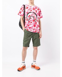 fuchsia Camouflage T-Shirt mit einem Rundhalsausschnitt von A Bathing Ape