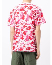 fuchsia Camouflage T-Shirt mit einem Rundhalsausschnitt von A Bathing Ape